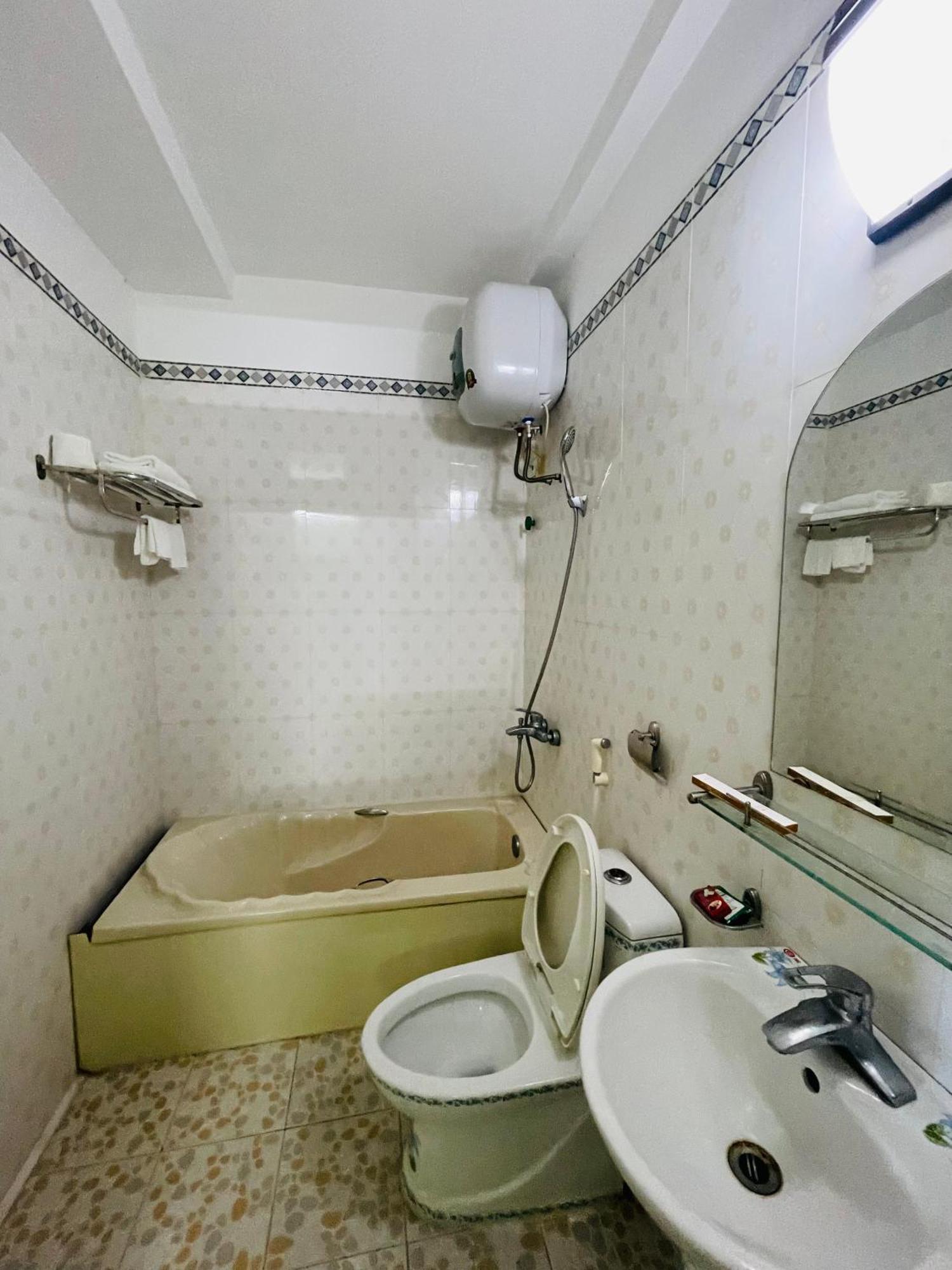 Khach San Ngoc Ly 8 Hotel Thanh Hóa Buitenkant foto